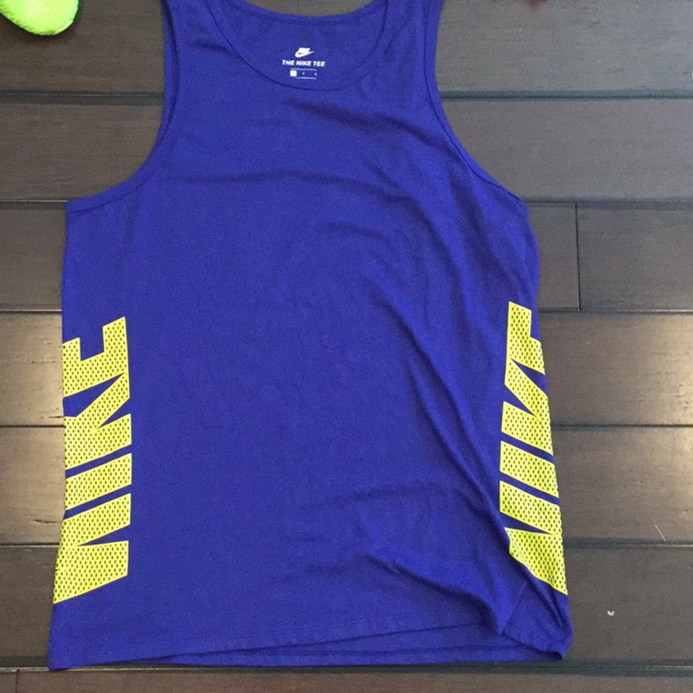 Nike tee - Picture 3 of 5